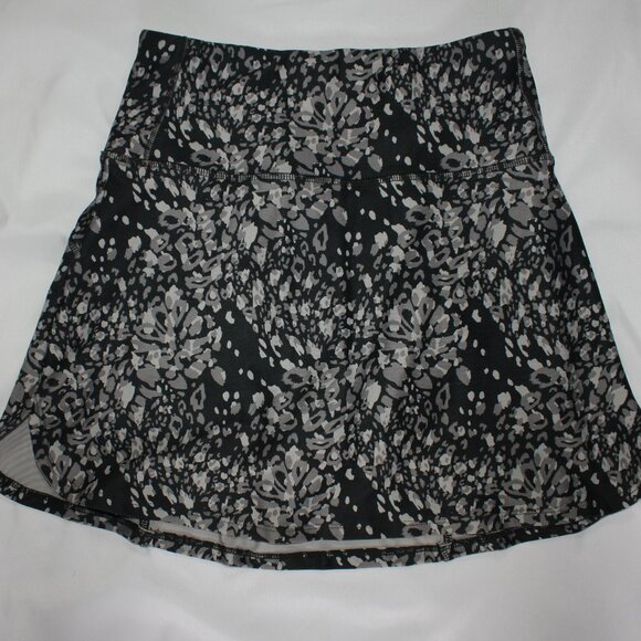 Marika Women's Black Gray Animal Mix Skort Size Small - Picture 1 of 10
